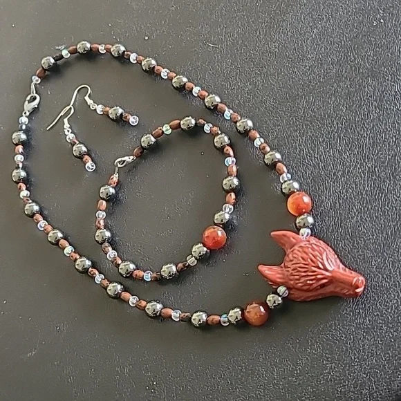 Handmade wolf's head necklace - Picture 1 of 5